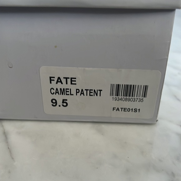 Patent leather heeled sandals - Picture 3 of 4